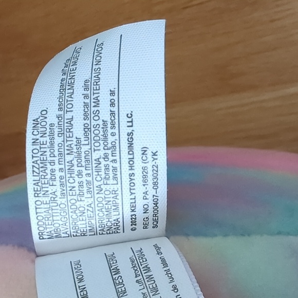 2023 large Kellytoy Hug Mee Tinley axolotl Squishmallow tie-dye - Picture 8 of 8